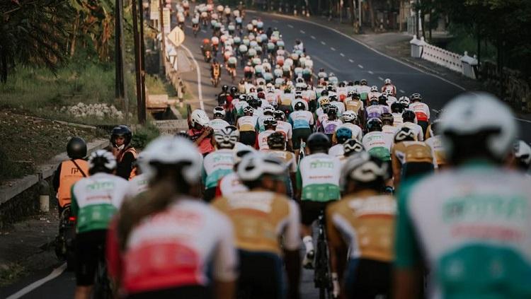 Tour De Ambarrukmo 2022 yang bertepatan pada HUT RI ke-77 tahun semakin berwarna merah putih dan persatuan di Plaza Ambarukmo, Yogyakarta, pada 17-21 Agustus 2022. - INDOSPORT