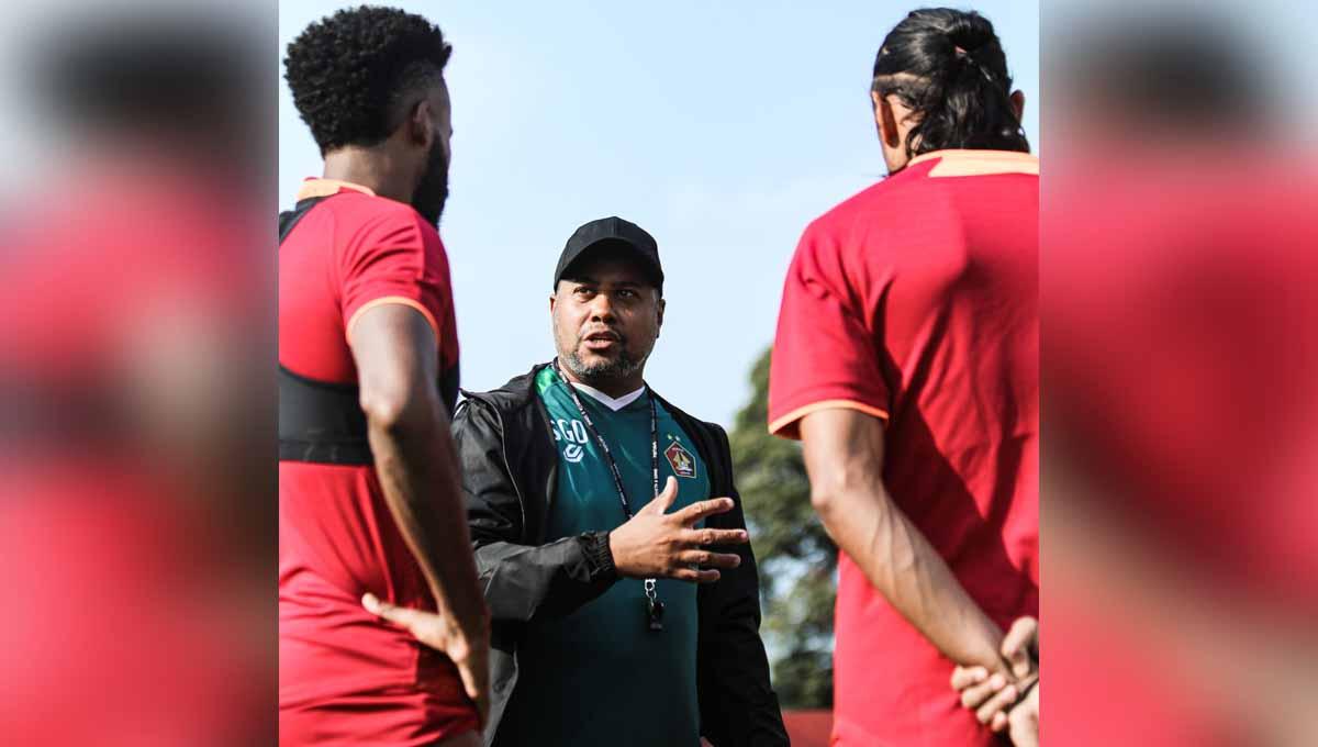Divaldo Alves mulai memimpin latihan Persik Kediri. Foto: MO Persik Kediri