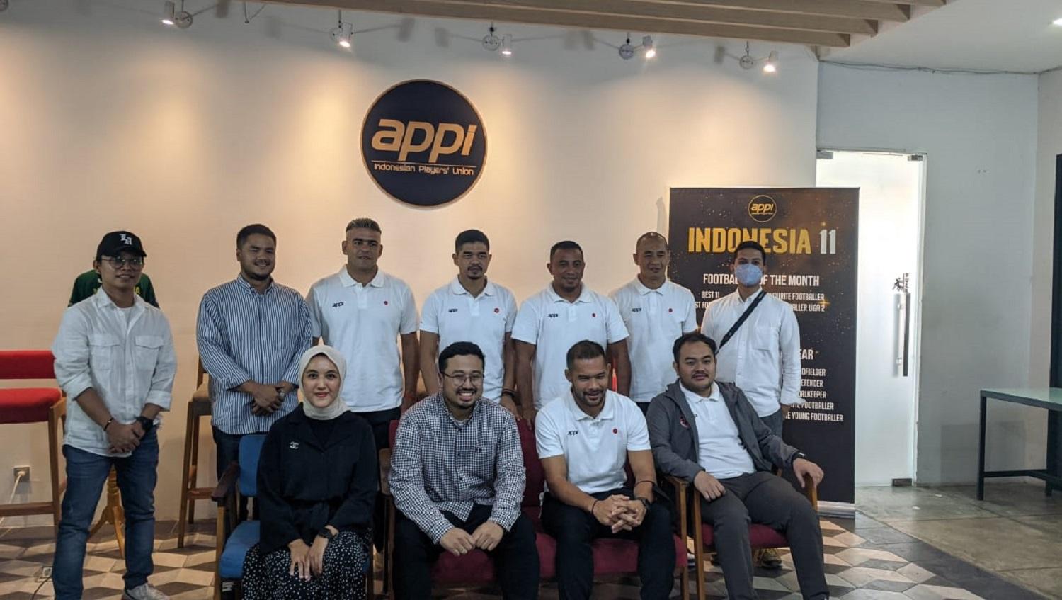 Menggandeng Asosiasi Pesepak bola Profesional Indonesia (APPI), FanGir resmi merilis koleksi Trading Cards terbaru dengan edisi Indonesian Football Legends. Foto: Ammara Marthiara/INDOSPORT