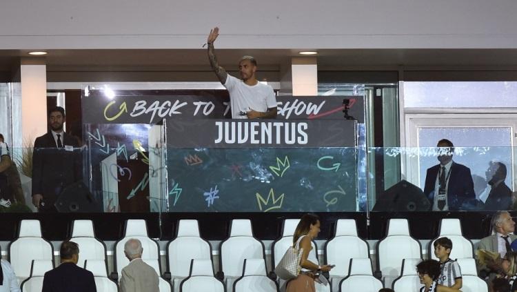 Leandro Paredes saat diperkenalkan Juventus di laga kontra Spezia. Foto: REUTERS/Massimo Pinca. - INDOSPORT