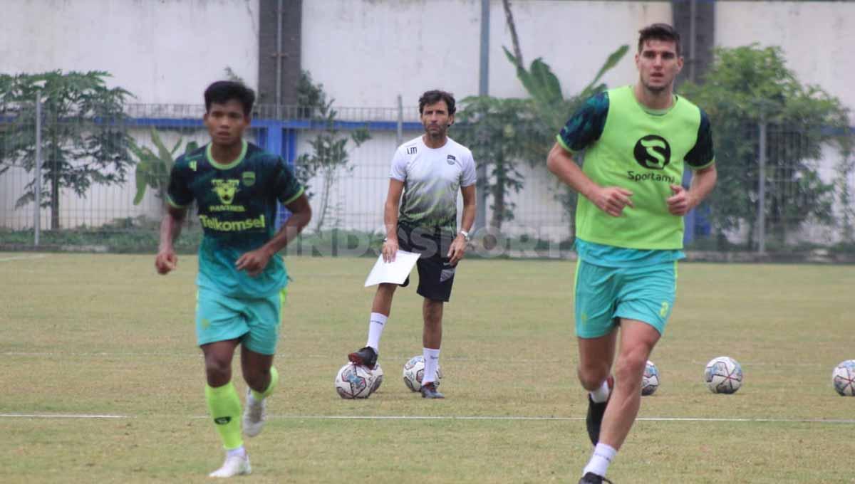 Pelatih Persib Bandung, Luis Milla. Foto: Arif Rahman/INDOSPORT