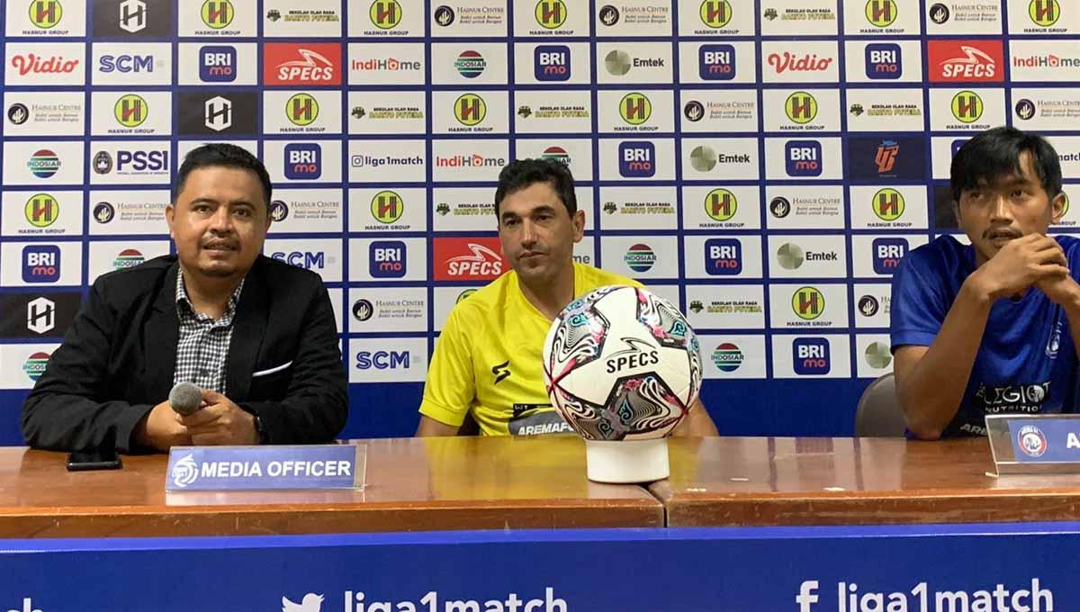 Konferensi pers Barito Putera vs Arema FC, pelatih Eduardo Almeida dan pemain Jayus Hariono. Foto: MO Barito Putera