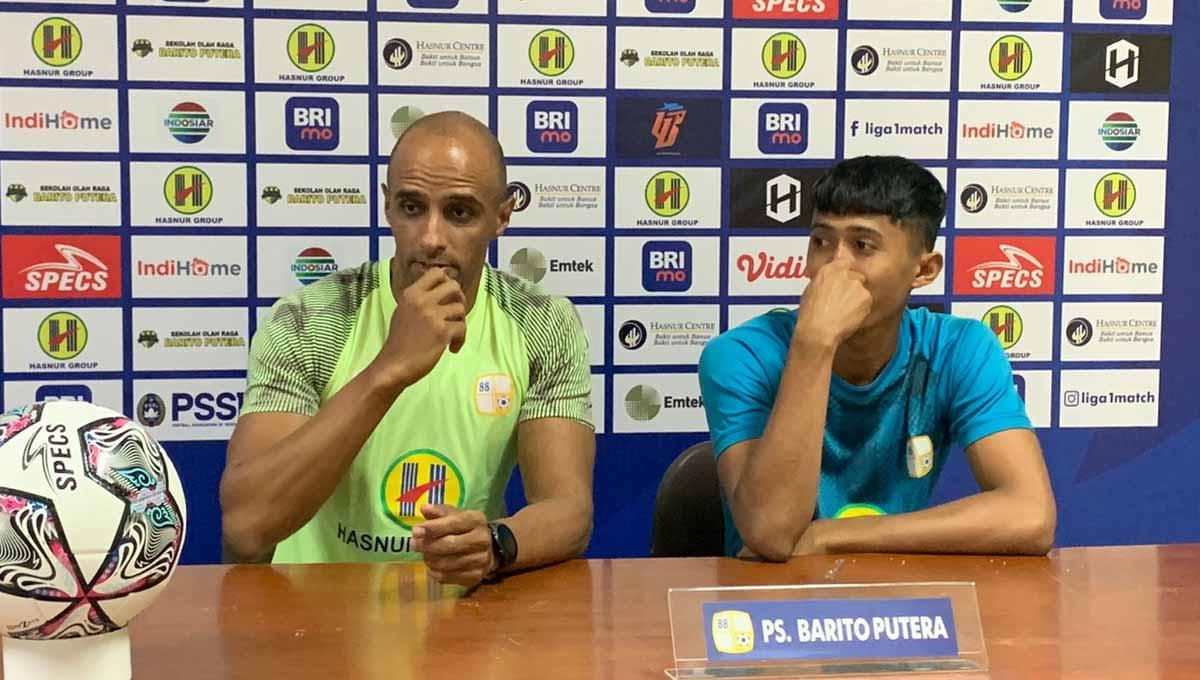 Konferensi pers Barito Putera vs Arema FC, pelatih Vitor Tinoco dan pemain Norhalid. Foto: MO Barito Putera