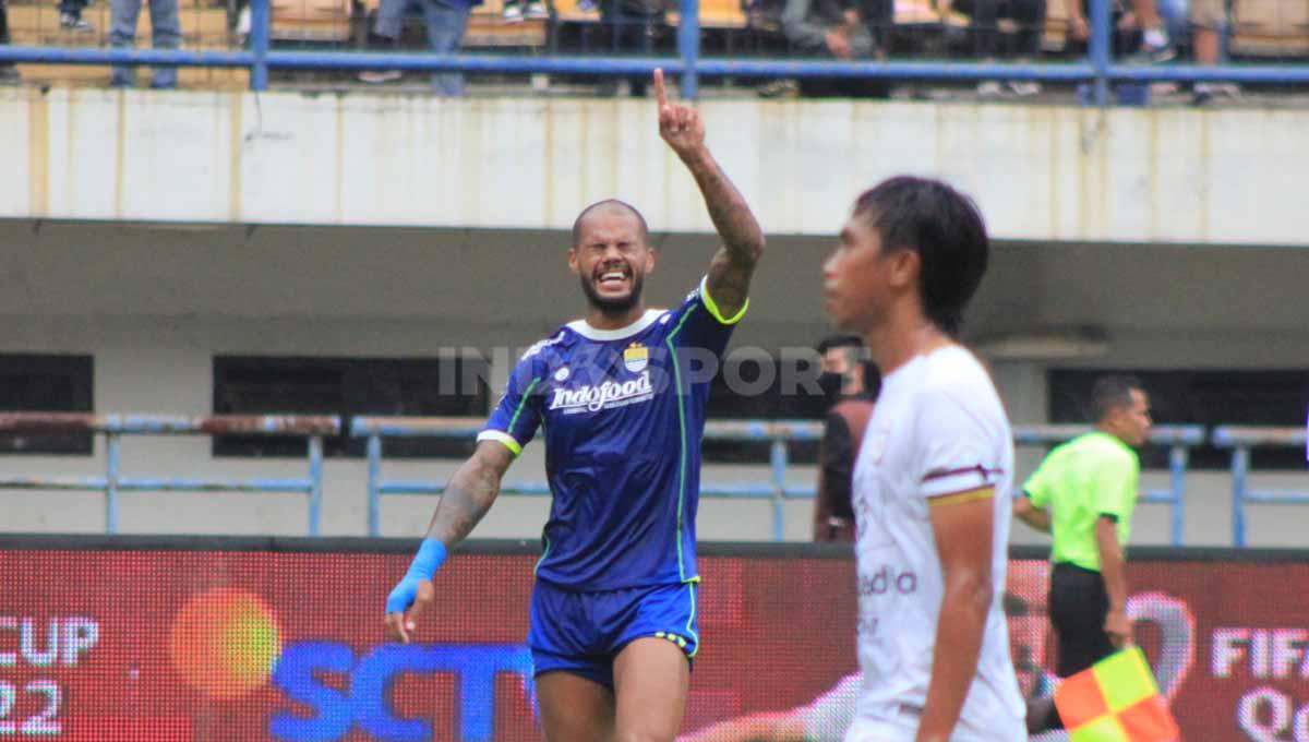 Selebrasi striker Persib Bandung, David da Silva usai mencetak gol pertama ke gawang RANS Nusantara FC pada pekan ke-8 BRI Liga 1 2022/2023 di Stadion Gelora Bandung Lautan Api (GBLA), Minggu (04/09/22).