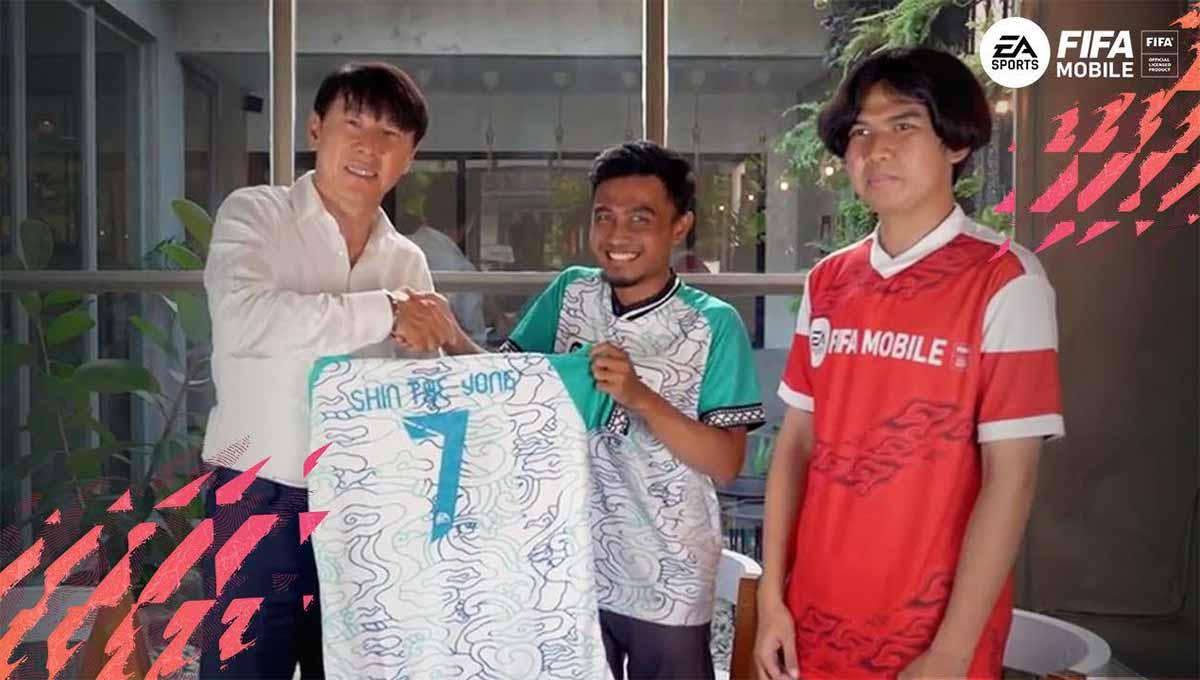 Dua pemenang Meet the Manager dari komunitas EA SPORTS FIFA Mobile Indonesia bertemu langsung dengan pelatih Timnas Indonesia, Shin Tae-yong. Foto: EA Games