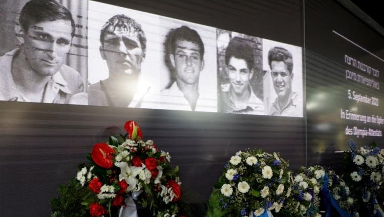 Suasana peringatan 50 tahun tragedi pembantaian di Olimpiade Munchen 1972. Foto: Reuters/Leonhard Foeger. - INDOSPORT