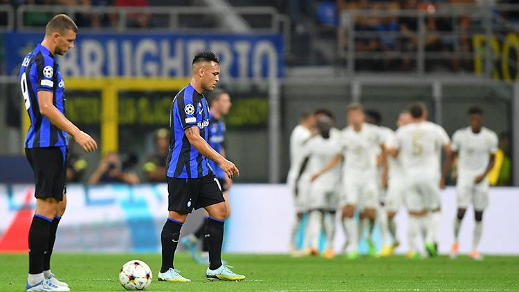 Ekspresi lemes para pemain Inter Milan usai gawangnya dibobol oleh Bayern Munchen di Liga Champions.