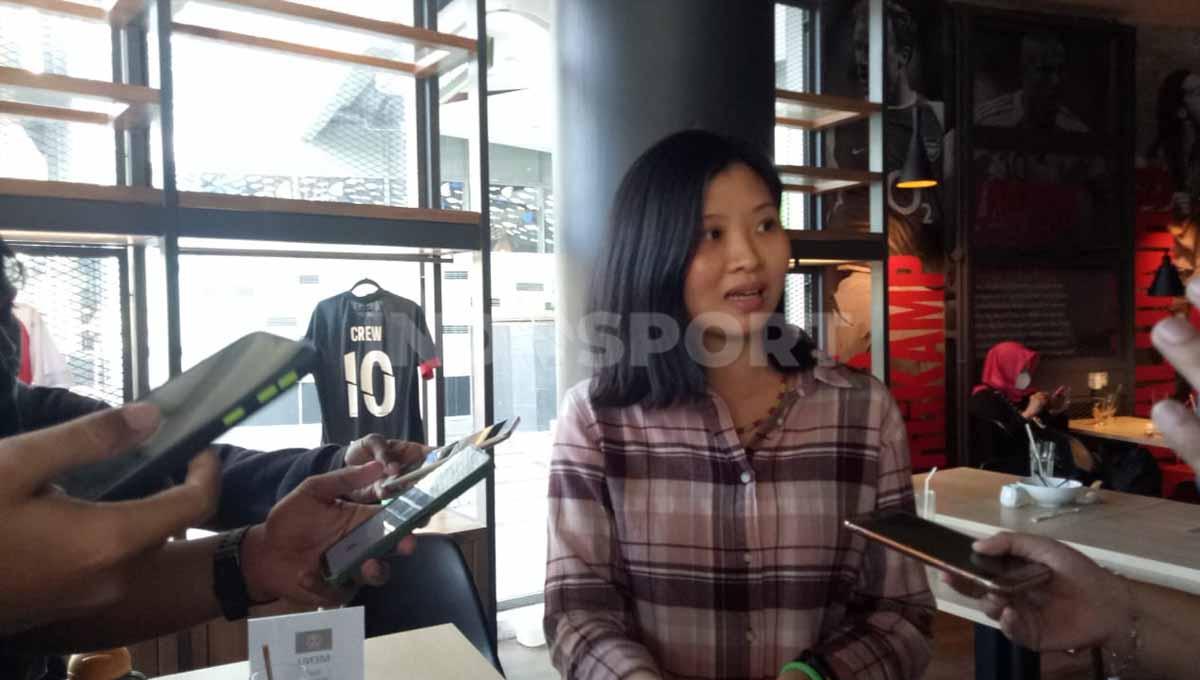 Mantan atlet bulutangkis Indonesia, Debby Susanto kembali ke lapangan usai pensiun di acara PB INA Fun Tournament yang diprakarsai Valentino Simanjuntak.
