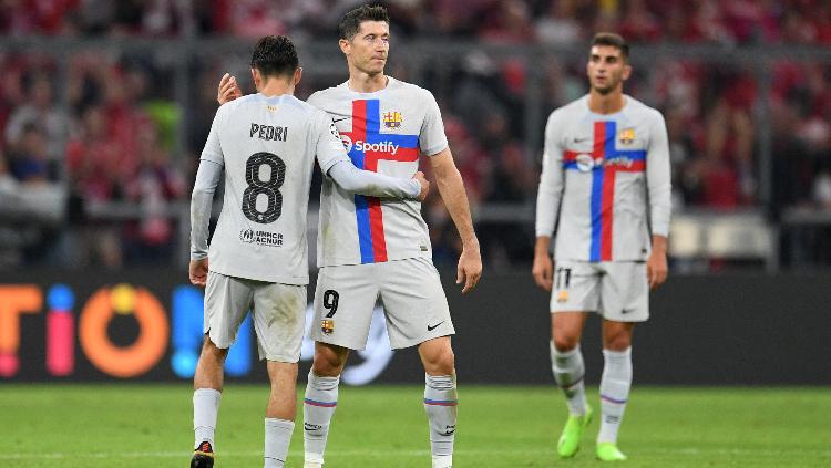 Pemain FC Barcelona Robert Lewandowski terlihat sedih setelah pertandingan REUTERS-Andreas Gebert - INDOSPORT