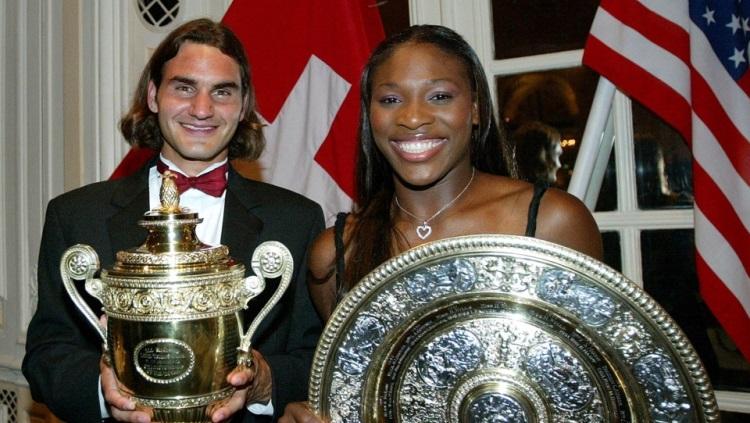 Roger Federer saat bersama Serena Williams. Foto: REUTERS/Siggi Bucher/File Photo.