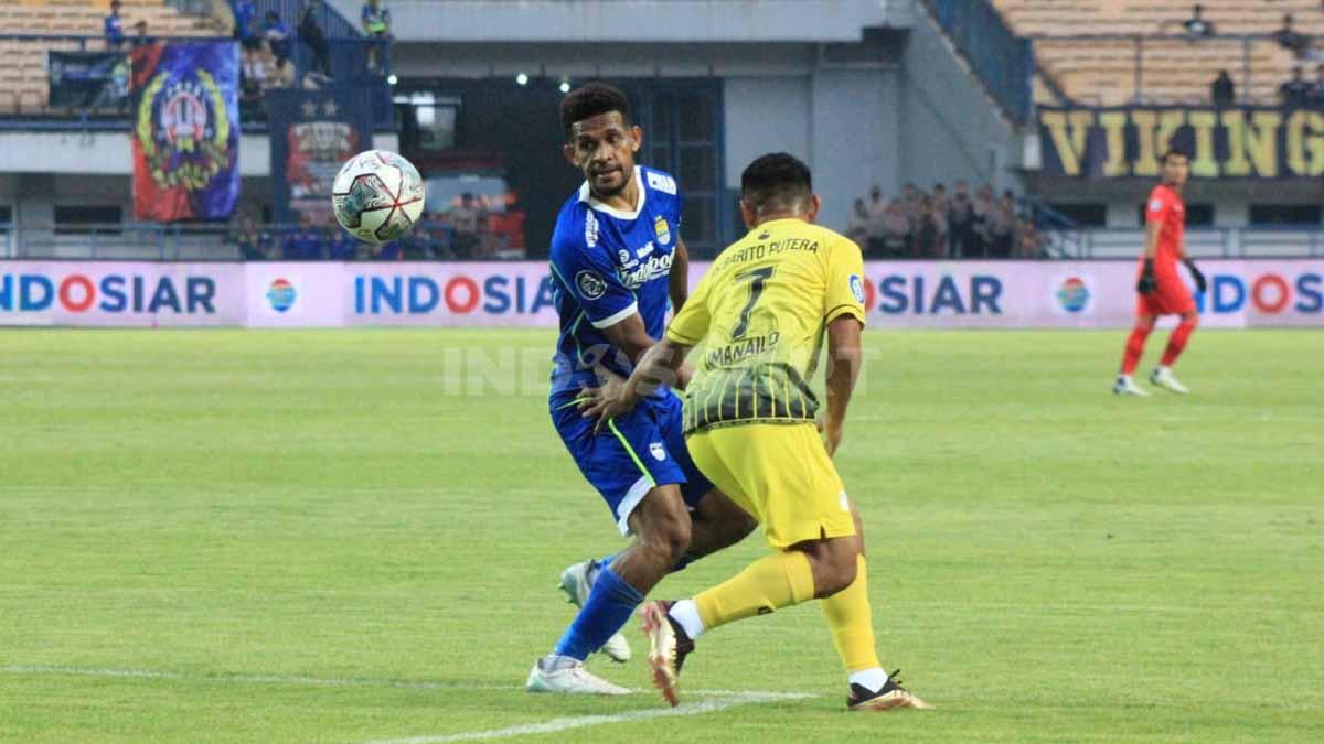 Netizen ramai menyambut Ricky Kambuaya di Terengganu FC, meski saat ini nasib Liga 1 masih belum jelas.