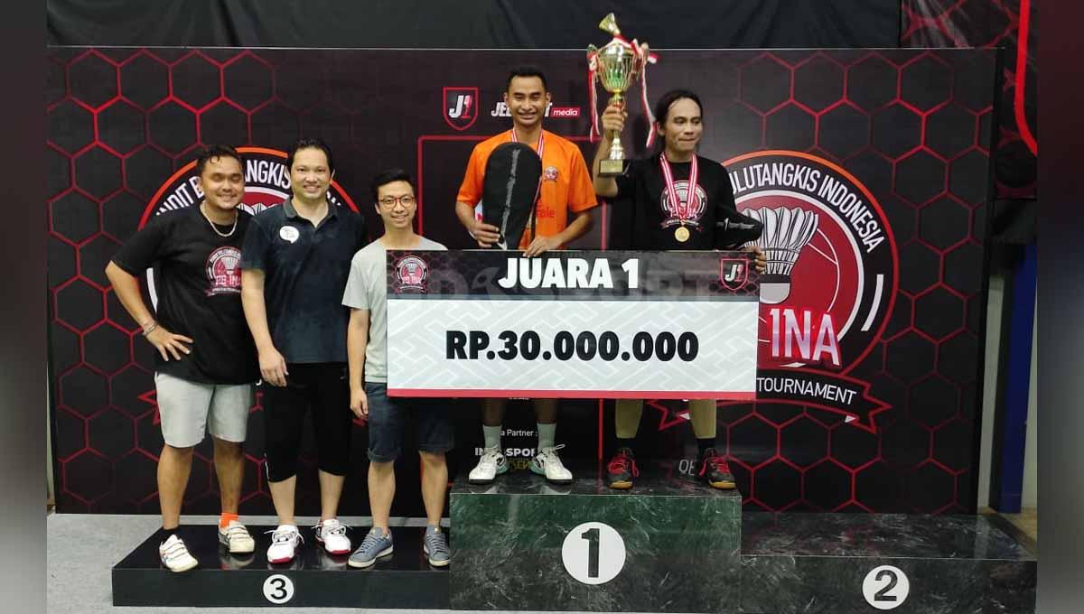 Tommy Sugiarto dan Koencir Mawar sukses menjuarai PB INA Fun Tournament. Foto: Ivan Reinhard Manurung/INDOSPORT
