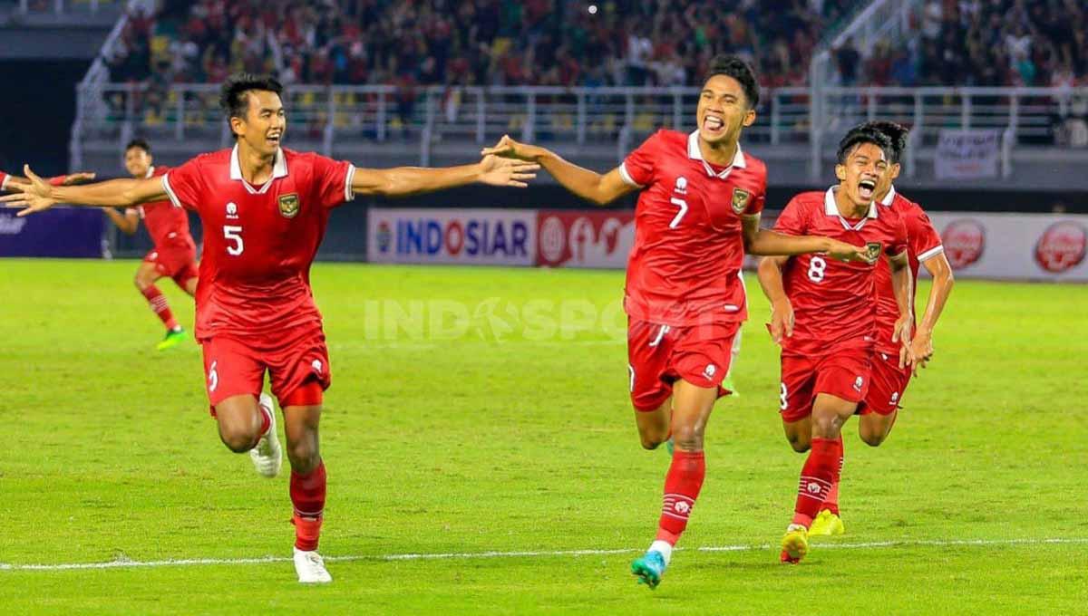 Selebrasi pemain Timnas Indonesia U-20, Marselino Ferdinan usai mencetak ke gawang Vietnam di Kualifikasi Piala Asia U-20 2023. Setelah ini mereka akan bermain di Piala Dunia U-20 2023. - INDOSPORT