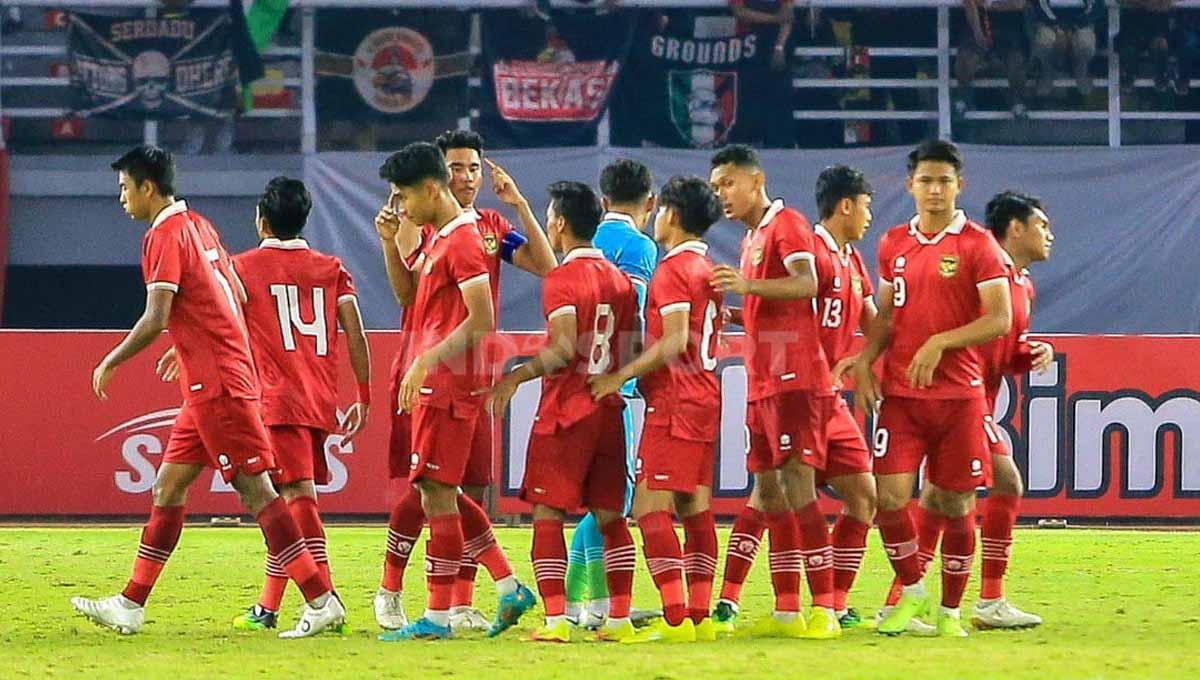 Pemain Timnas Indonesia saat menghadapi Vietnam di Kualifikasi Piala Asia U-20 2023.