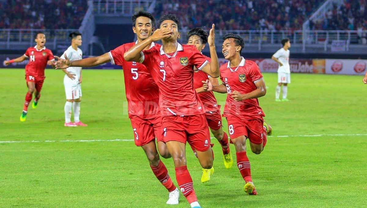 Selebrasi pemain Timnas Indonesia, Marselino Ferdinan usai mencetak ke gawang Vietnam di Kualifikasi Piala Asia U-20 2023.