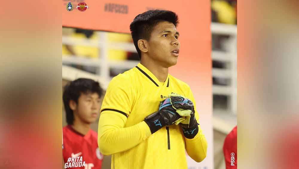 Penjaga gawang Persija Jakarta, Cahya Supriadi, bakal menyusul Timnas Indonesia U-20 besutan Shin Tae-yong pemusatan latihan di Eropa. Foto: pssi - INDOSPORT