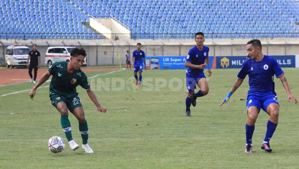 Persikab Bandung saat menghadapi PSCS Cilacap, pada pertandingan Liga 2 2022-2023 di Stadion Si Jalak Harupat, Kabupaten Bandung, Senin (19/09/22).