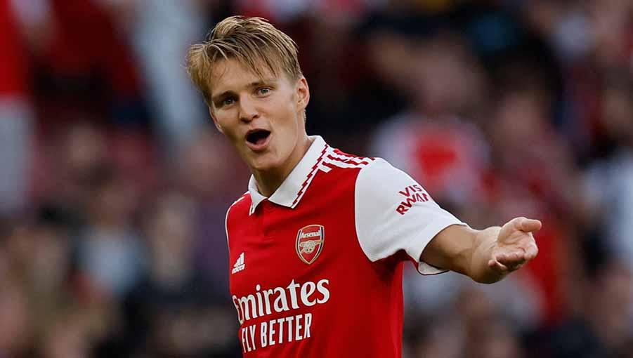 Bintang klub Liga Inggris (Premier League) Arsenal yakni Martin Odegaard kepergok mengencani penari seksi asal Norwegia, Helene Spilling.