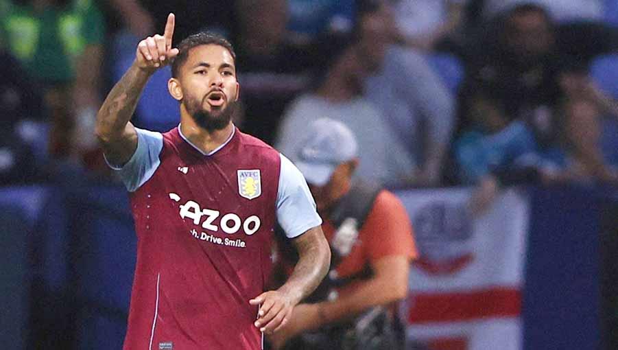 Douglas Luiz, pemain Aston Villa. Foto: Reuters/Molly Darlington