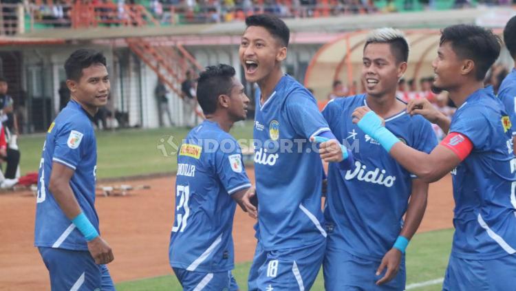 Selebrasi para pemain PSIM Yogyakarta usai mencetak gol ke gawang Persekat pada lanjutan Liga 2 di Stadion Maguwoharjo, Jumat (23/09/22). - INDOSPORT