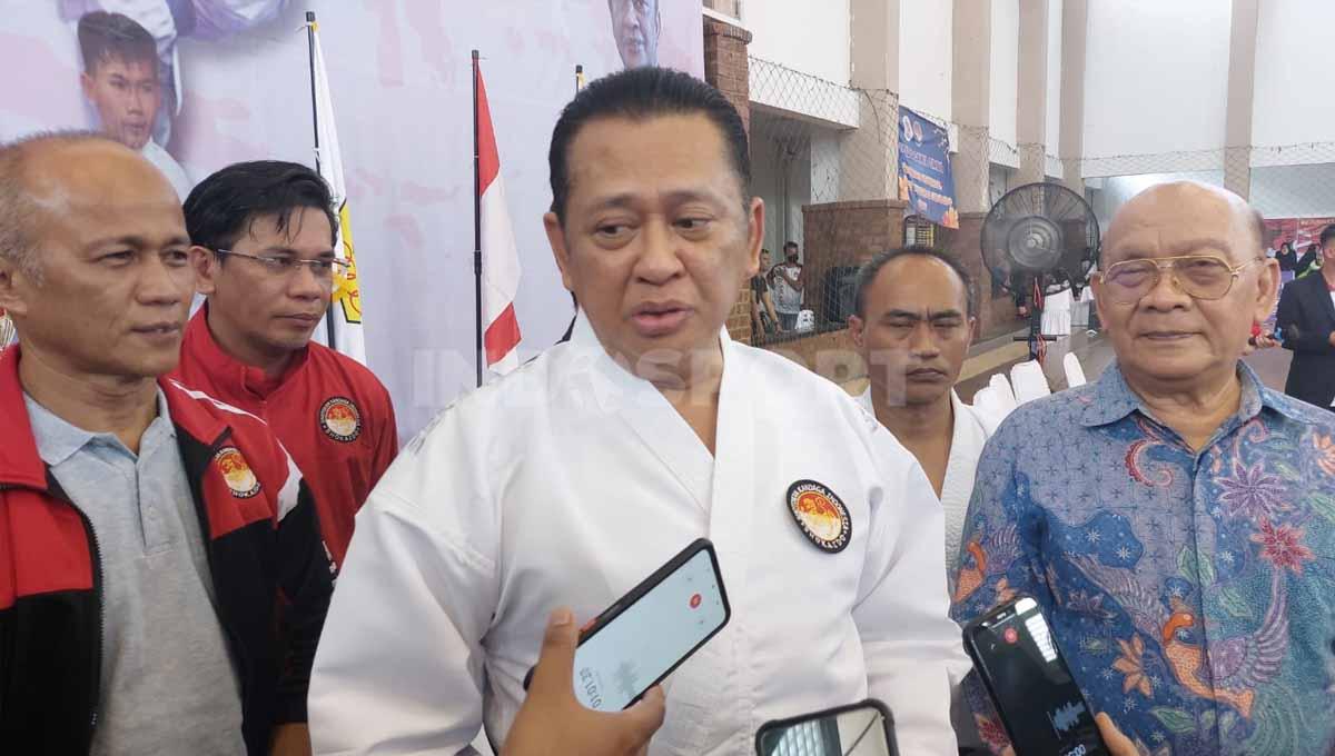 Ketua Umum MPR RI, Bambang Soesatyo saat menghadiri Kejurnas Karate Shokaido 2022 yang berlangsung di GOR Komplek Kostrad, Cilodong, Depok, Jawa Barat, Sabtu (24/09/22). Foto: Zainal Hasan/INDOSPORT - INDOSPORT