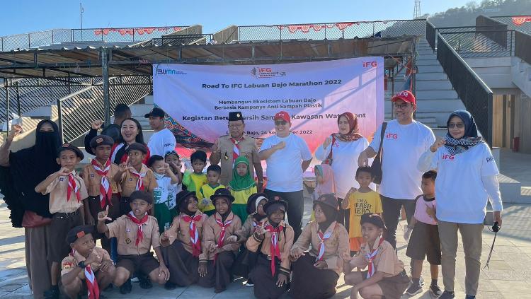 Kegiatan Sosial IFG guna menyambut ajang Labuan Bajo Marathon 2022 yang rencananya akan digelar 29 Oktober mendatang. - INDOSPORT