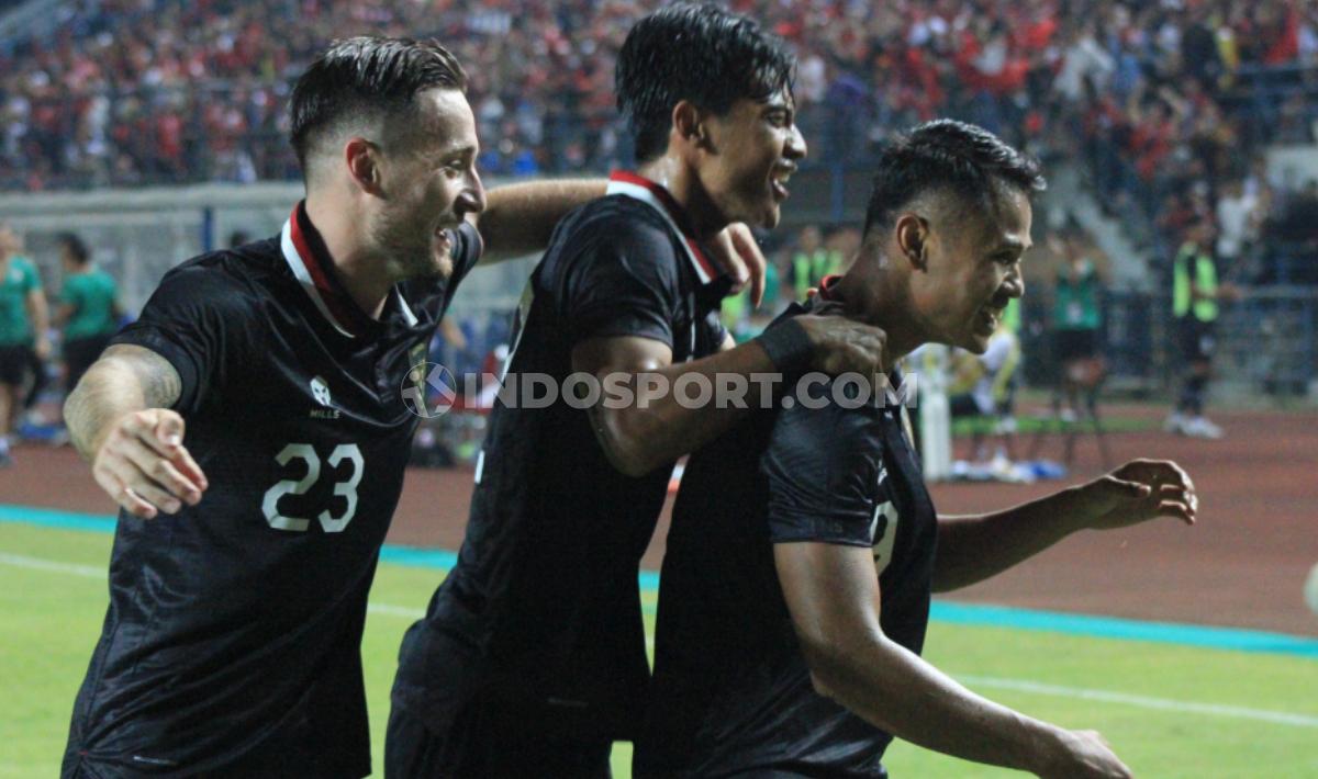 Selebrasi para pemain Timnas Indonesia usai gol ketiga yang dicetak oleh Dimas Drajad ke gawang Curacao pada laga FIFA Match Day di Stadion GBLA, Sabtu (24/09/22).