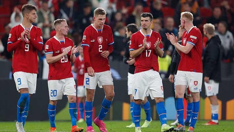 Indosport - Bek tengah Persija, Ondrej Kudela (17) bermain 68 menit untuk Timnas Ceko menghadapi Portugal semalam setelah masuk sebagai pemain pengganti di menit 22.