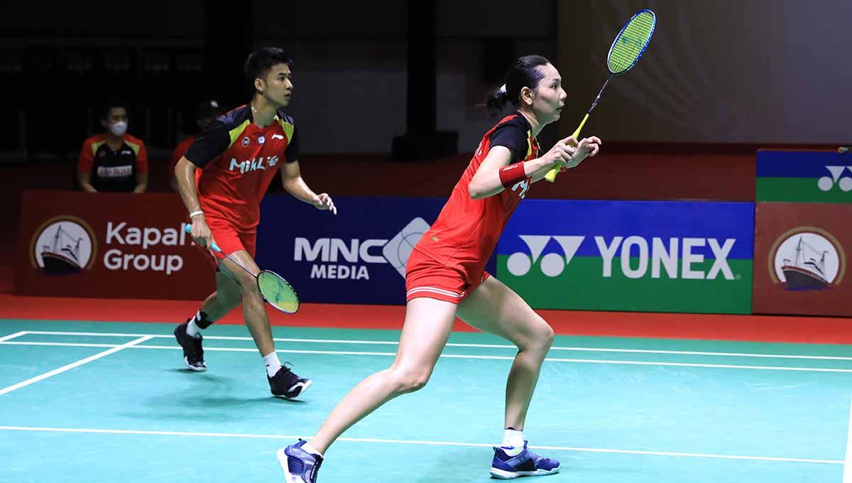 Pasangan ganda capuran Indonesia Dejan Ferdinansyah/Gloria Emanuelle Widjaja di turnamen Kapal Api Indonesia International Series 2022. Foto: PBSI