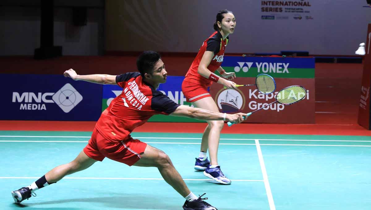 Pasangan ganda capuran Indonesia Dejan Ferdinansyah/Gloria Emanuelle Widjaja di turnamen Kapal Api Indonesia International Series 2022. Foto: PBSI