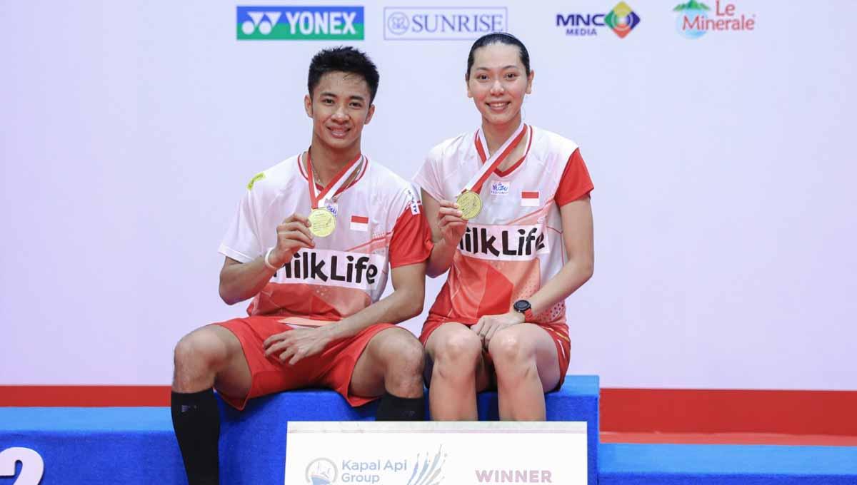 Pasangan ganda capuran Indonesia Dejan Ferdinansyah/Gloria Emanuelle Widjaja di turnamen Kapal Api Indonesia International Series 2022. Foto: PBSI
