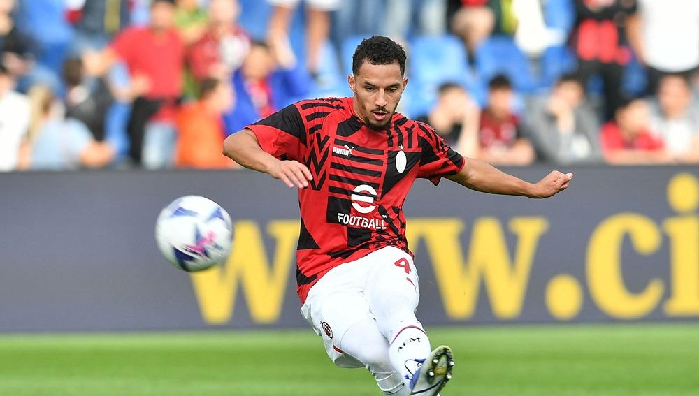 Ismael Bennacer di salah satu pertandinagn AC Milan. Foto: Reuters/Jennifer Lorenzini.