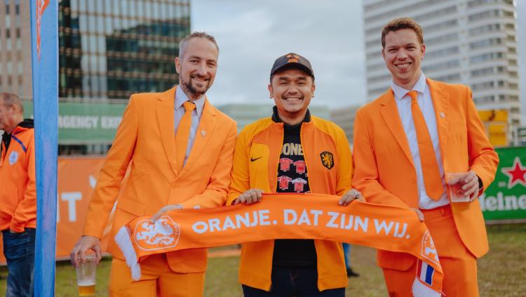 Indosport - Valentino 'Jebreet' Simanjuntak berkesempatan mengunjungi markas KNVB di Belanda.