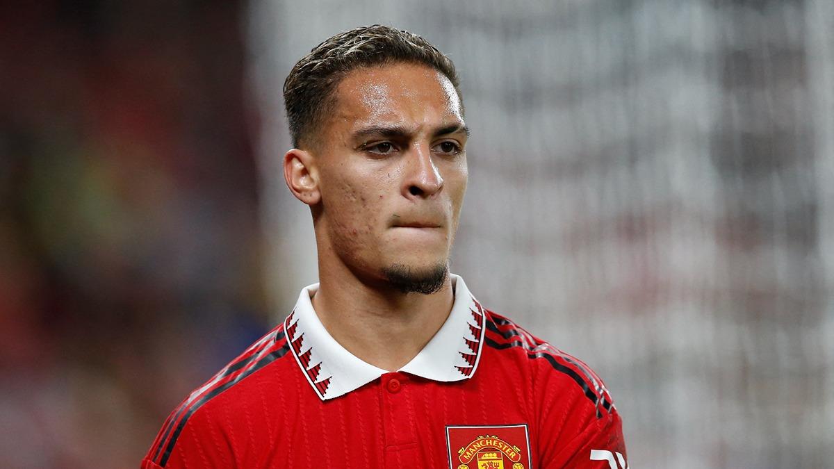 Pemain Manchester United yang layak mengenakan nomor punggung 11 setelah Mason Greenwood resmi dipecat klub Liga Inggris tersebut, termasuk Antony dan Alejandro Garnacho.