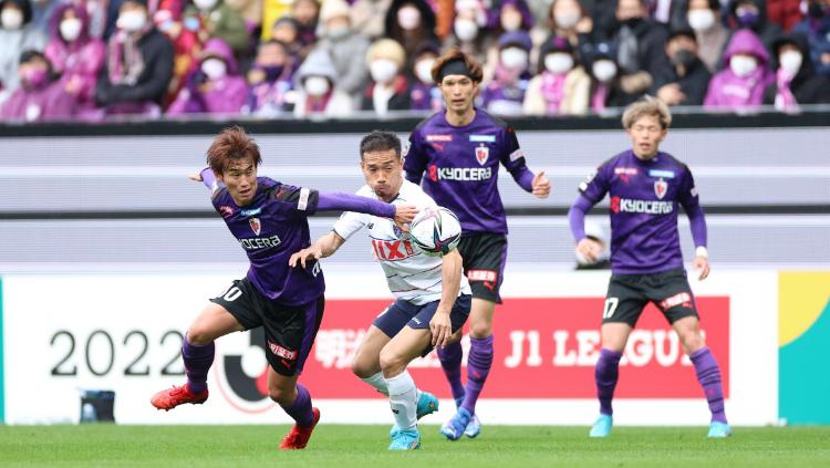 Pemain Timnas Jepang, Yuta Nagatomo (tengah) yang saat ini memperkuat klub J-League F.C Tokyo.