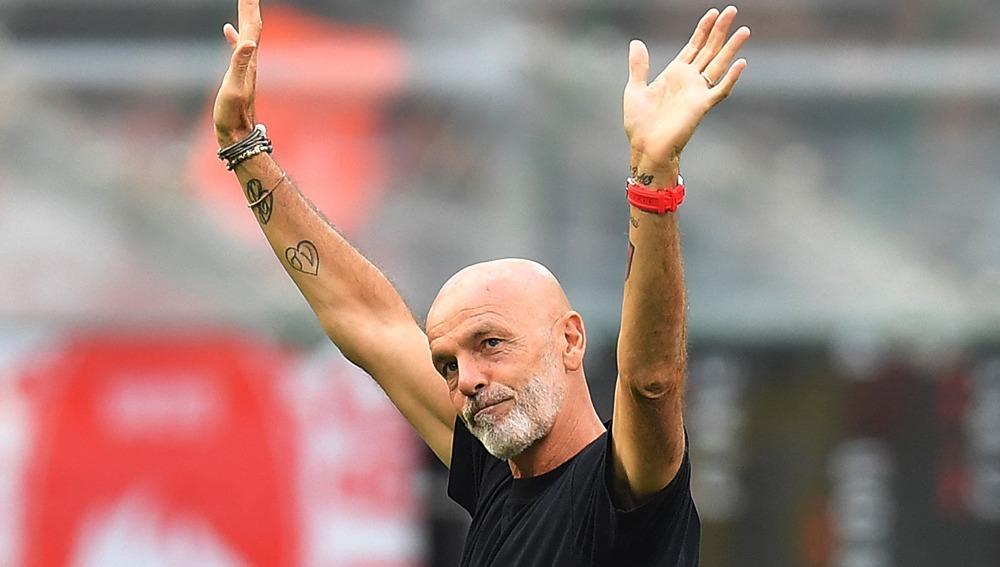 Pelatih AC Milan, Stefano Pioli. Foto: Reuters/Daniele Mascolo. - INDOSPORT