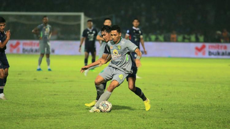 Pertandingan Liga 1 pekan ke-11 antara Arema FC vs Persebaya Surabaya di Stadion Kanjuruhan, Malang, Sabtu (01/10/22).