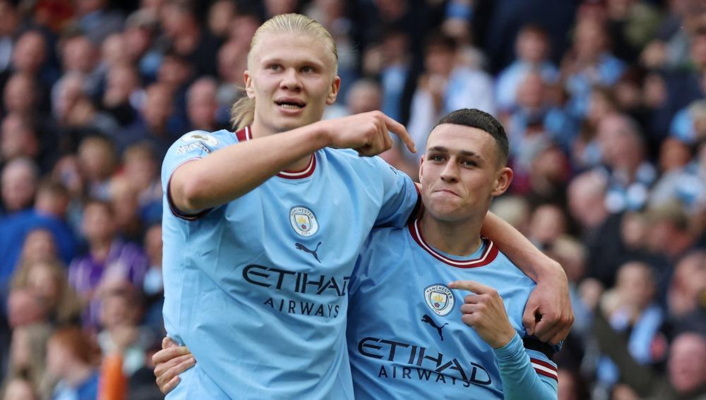 Erling Haaland dan Phil Foden saat laga Liga Inggris antara Manchester City vs Manchester United