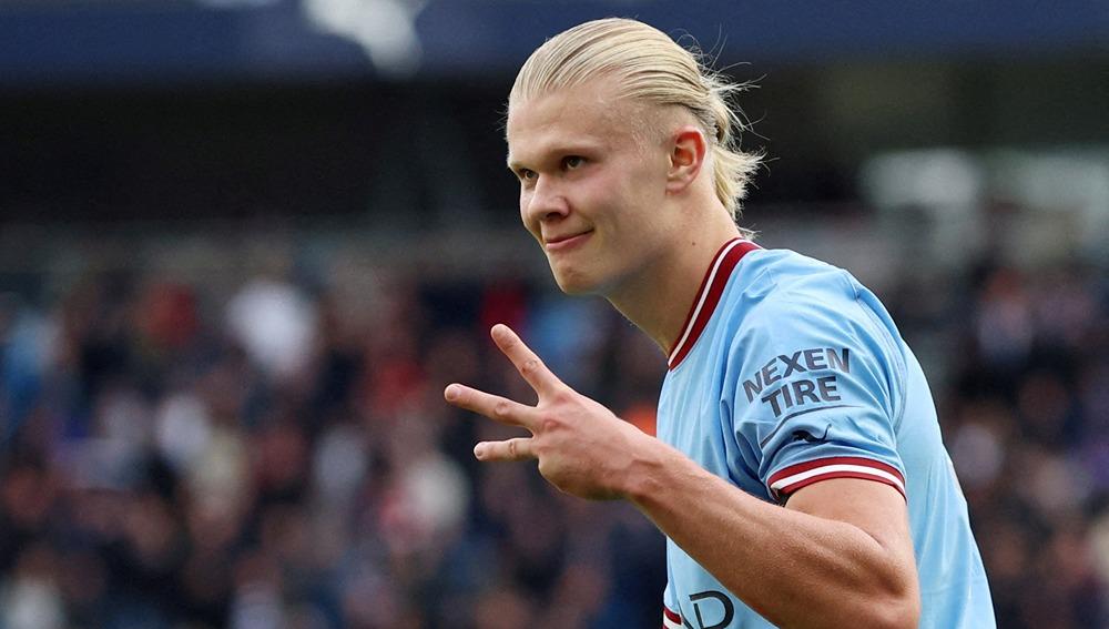 Manchester City terus menekan Arsenal dalam perebutan gelar Liga Inggris (Premier League) 2022/2023 usai bungkam Leicester City 3-1 pada Sabtu (15/04/23) malam WIB.