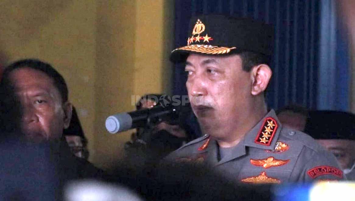 Kaporli Jenderal Listyo Sigit Prabowo resmi mencopot Irjen Pol Nico Afinta dari Kapolda Jawa Timur. Foto: Ian Setiawan/INDOSPORT