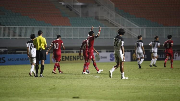 Selebrasi Timnas Indonesia U-17 usai mencetak gol ke gawang Guam (03/10/22). (Foto: Herry Ibrahim/INDOSPORT)