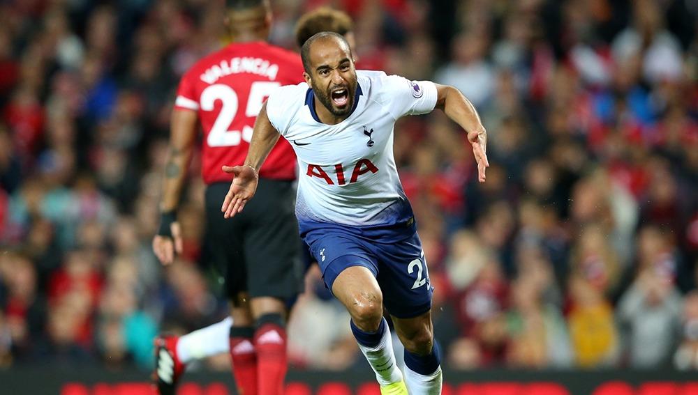 Pemain Tottenham Hotspur Lucas Moura selebrasi di Old Trafford