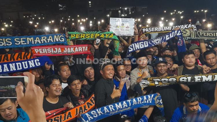 Doa bersama yang digelar suporter PSIM, Brajamusti, turut dihadiri ribuan suporter PSS Sleman dan Persis Solo