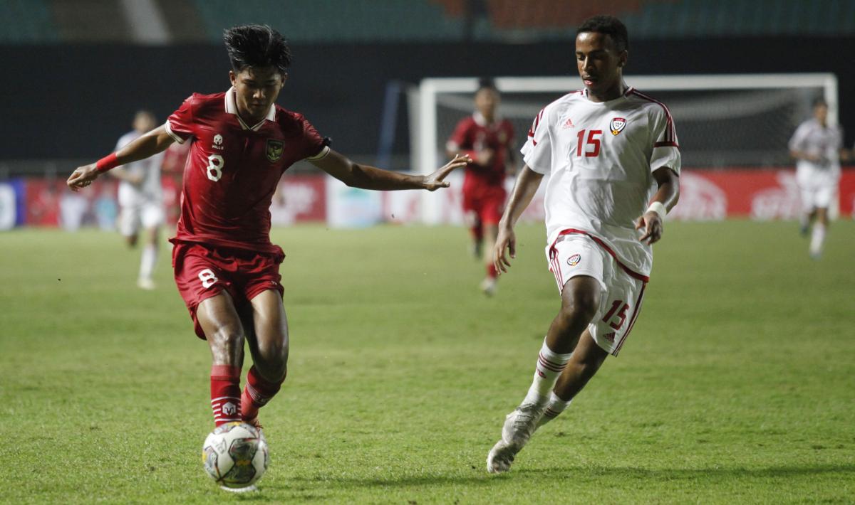 Indosport - Pertandingan Kualifikasi Piala Asia U-17 antara Timnas Indonesia vs UEA di Stadion Pakansari, Rabu (05/10/22).