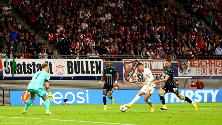 Andre Silva mencetak gol di laga RB Leipzig vs Celtic (05/10/22). (Foto: REUTERS/Lisi Niesner) - INDOSPORT