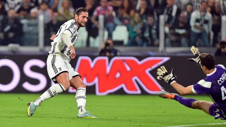 Indosport - Proses gol Adrien Rabiot di laga Juventus vs Maccabi Haifa (06/10/22). (Foto: REUTERS/Massimo Pinca)