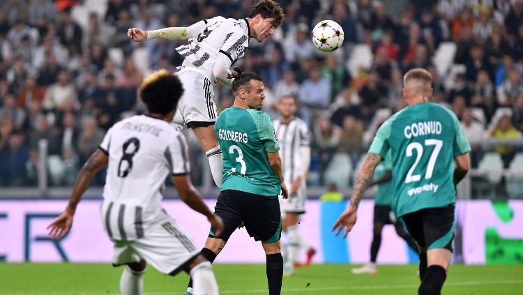 Aksi Dusan Vlahovic di laga Juventus vs Maccabi Haifa (06/10/22). (Foto: REUTERS/Massimo Pinca)