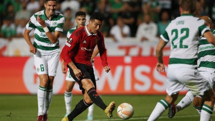 Aksi Cristiano Ronaldo di laga Omonia vs Manchester United (06/10/22). (Foto: REUTERS/Yiannis Kourtoglou)