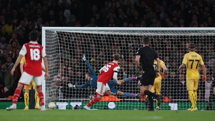 Proses gol Rob Holding di laga Arsenal vs Bodo/Glimt (07/10/22). (Foto: Reuters/Matthew Childs)