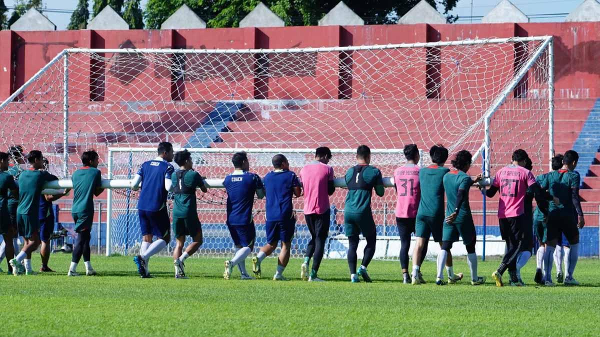 Persik Kediri tetap berlatih selama Liga 1 berhenti sementara. Foto: MO Persik Kediri - INDOSPORT